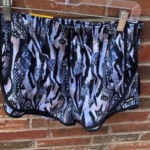 Animal-print athletic short